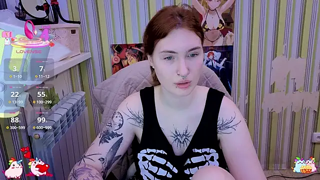 Snapshot of _Chlo__e chatting on 11.21.25 Chlo e online show from 11.21.25