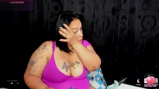 Snapshot of Sofie-Storm chatting on 02.25.26 Sofie-Storm online show from 02.25.26