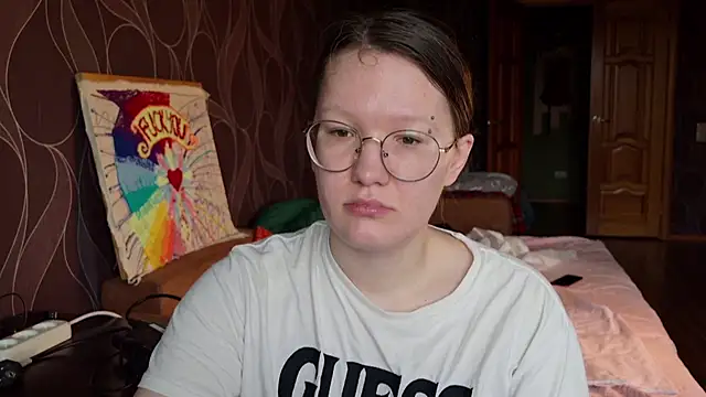 Snapshot of MiriamOr chatting on 10.31.25 MiriamOr online show from 10.31.25