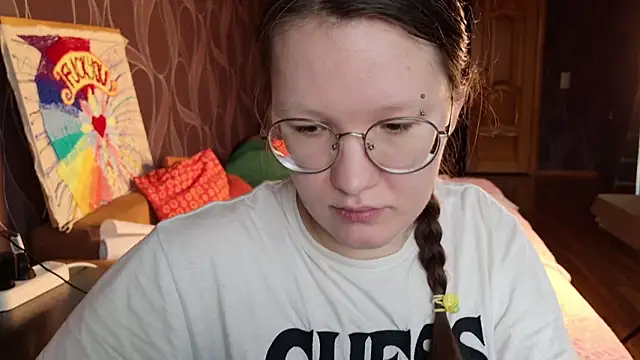 Snapshot of MiriamOr chatting on 11.02.25 MiriamOr online show from 11.02.25