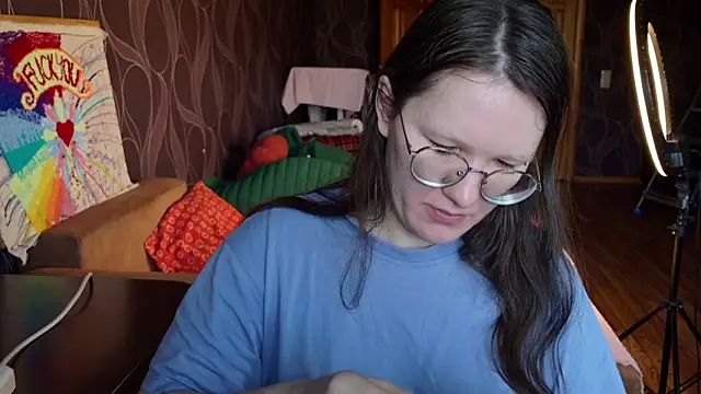 Snapshot of MiriamOr chatting on 11.09.25 MiriamOr online show from 11.09.25