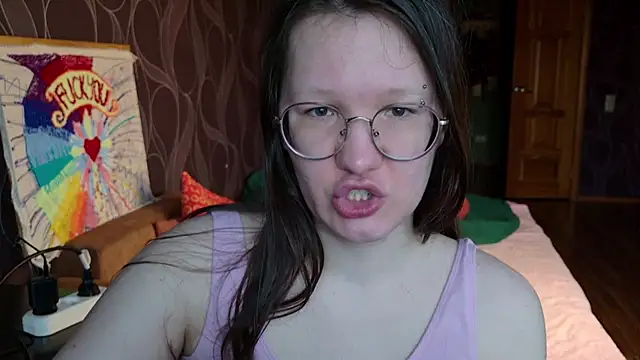 Snapshot of MiriamOr chatting on 11.10.25 MiriamOr online show from 11.10.25