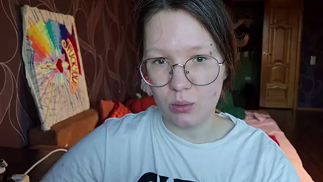 Snapshot of MiriamOr chatting on 11.15.25 MiriamOr online show from 11.15.25