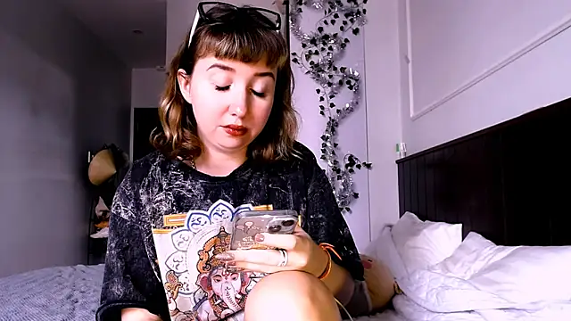 Snapshot of Cosmo_Riri chatting on 01.10.25 Cosmo Riri online show from 01.10.25