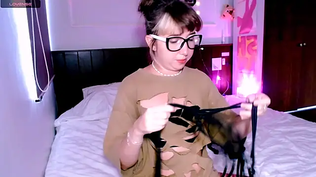 Snapshot of Cosmo_Riri chatting on 09.28.25 Cosmo Riri online show from 09.28.25