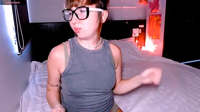 Snapshot of Cosmo_Riri chatting on 09.29.25 Cosmo Riri online show from 09.29.25