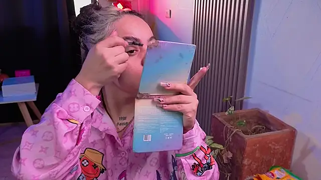 Cuttiealice online show from 11.18.25