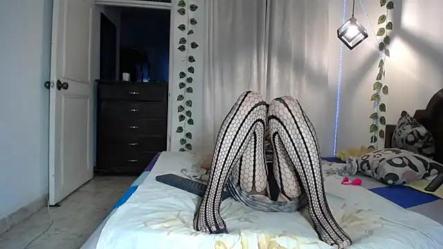 ivonne  hott1 online show from 02.25.26