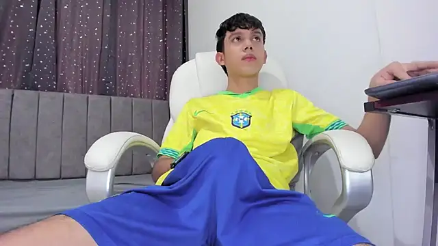 Snapshot of The_skinnyguys chatting on 01.13.25 The skinnyguys online show from 01.13.25