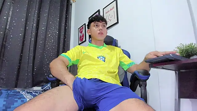 Snapshot of The_skinnyguys chatting on 10.23.25 The skinnyguys online show from 10.23.25