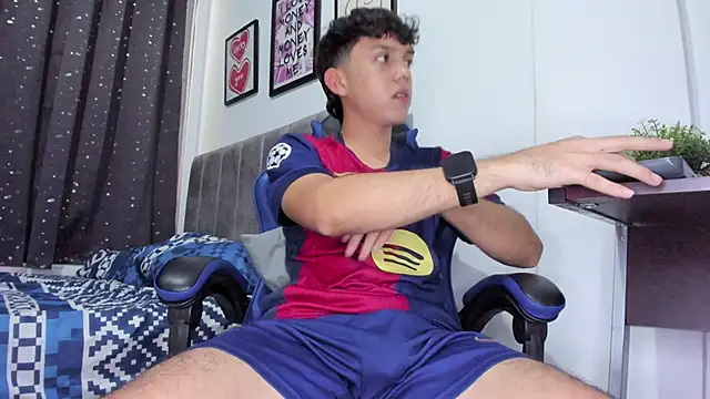 Snapshot of The_skinnyguys chatting on 11.15.25 The skinnyguys online show from 11.15.25