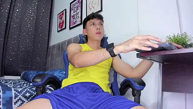 Snapshot of The_skinnyguys chatting on 12.14.25 The skinnyguys online show from 12.14.25