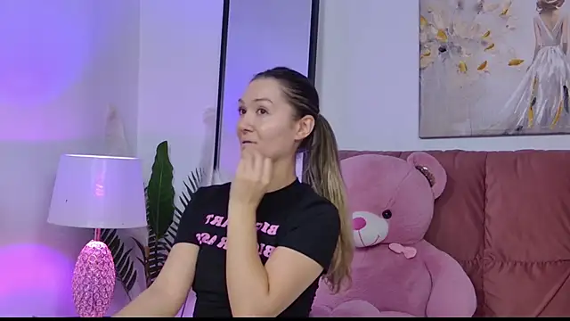 Snapshot of NicolLopeze chatting on 11.23.25 NicolLopeze online show from 11.23.25