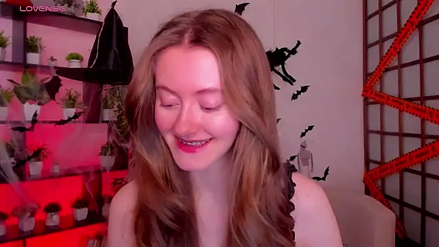 Snapshot of KateCuddle chatting on 10.27.25 KateCuddle online show from 10.27.25