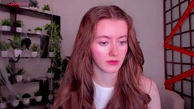 Snapshot of KateCuddle chatting on 10.28.25 KateCuddle online show from 10.28.25