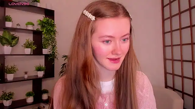 Snapshot of KateCuddle chatting on 11.19.25 KateCuddle online show from 11.19.25