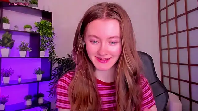 Snapshot of KateCuddle chatting on 11.25.25 KateCuddle online show from 11.25.25