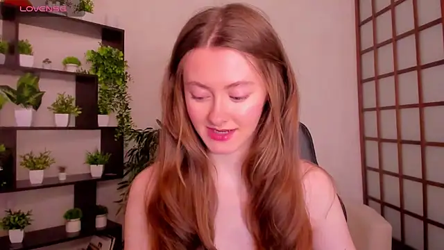 Snapshot of KateCuddle chatting on 11.28.25 KateCuddle online show from 11.28.25