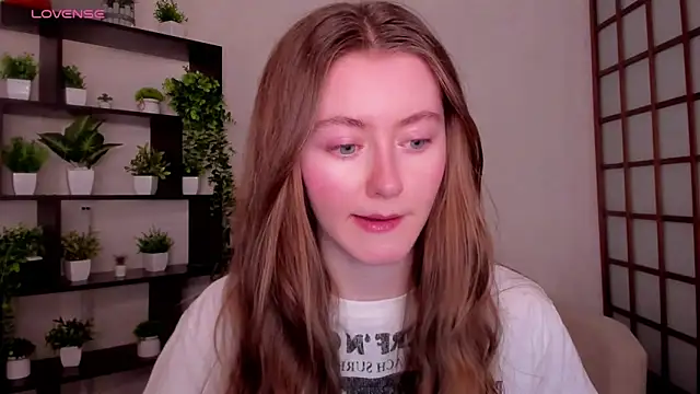 Snapshot of KateCuddle chatting on 12.16.25 KateCuddle online show from 12.16.25