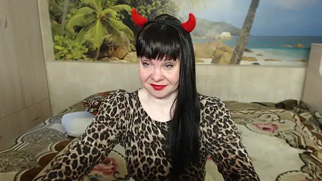 Snapshot of Aphelandra chatting on 02.19.25 Aphelandra online show from 02.19.25