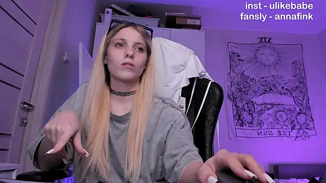 Anna Fink online show from 11.04.25