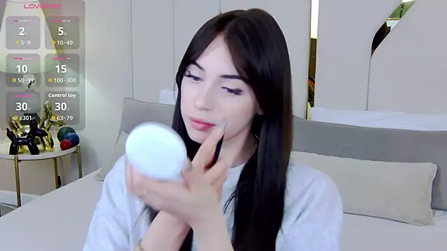 Betty Bridge online show from 11.25.25