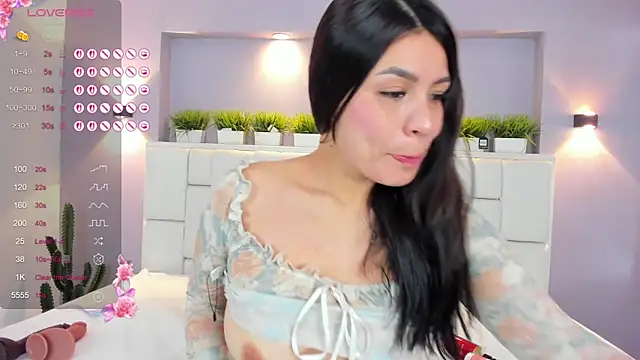 ValeriaGarcia online show from 11.14.25