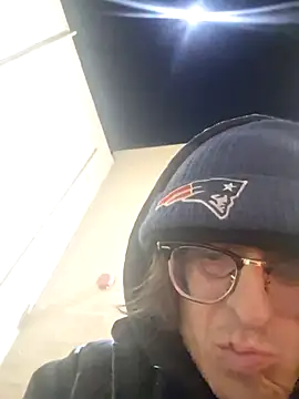 Snapshot of shaved chatting on 12.04.25 shaved online show from 12.04.25