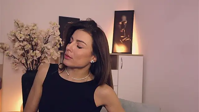 Snapshot of Misslullu chatting on 01.25.25 Misslullu online show from 01.25.25