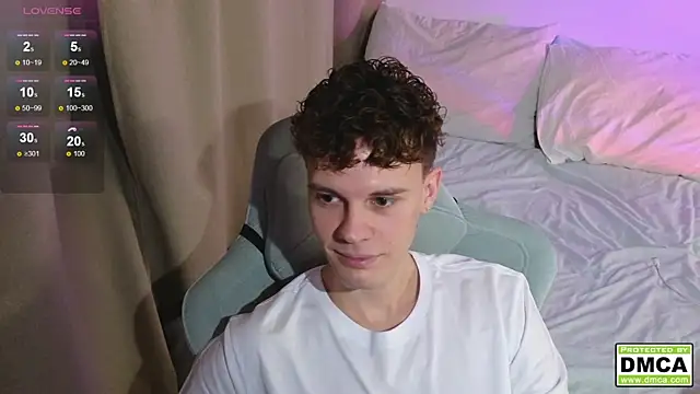 Snapshot of cute_thomas chatting on 12.18.25 cute thomas online show from 12.18.25