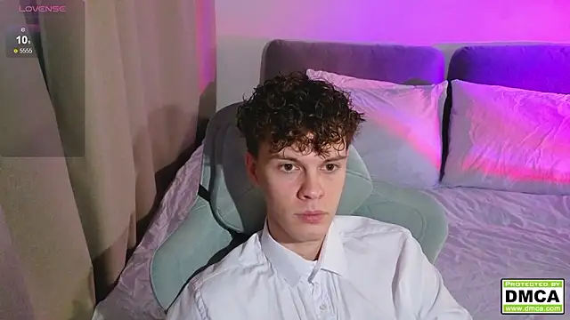 Snapshot of cute_thomas chatting on 02.11.26 cute thomas online show from 02.11.26