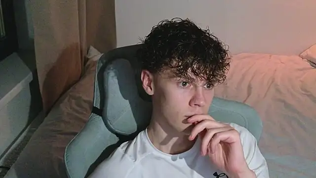 cute thomas online show from 04.06.26