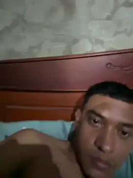 Snapshot of suarezz chatting on 12.18.25 suarezz online show from 12.18.25