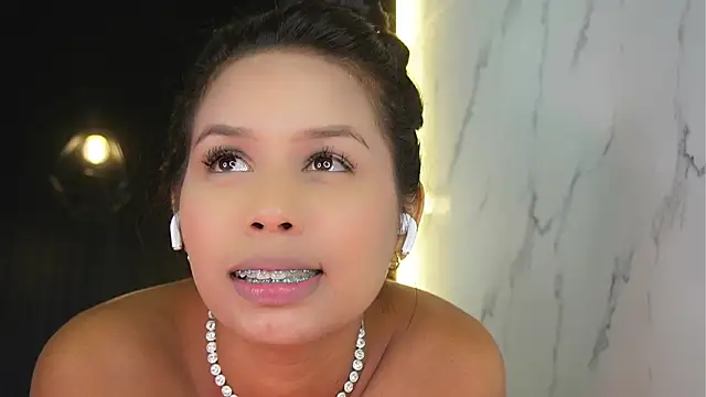 Snapshot of charlotte_01 chatting on 02.22.25 charlotte 01 online show from 02.22.25