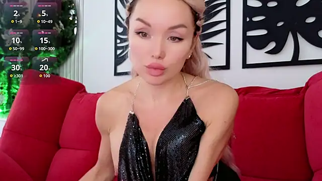 Snapshot of WhiteBunny chatting on 12.23.25 WhiteBunny online show from 12.23.25