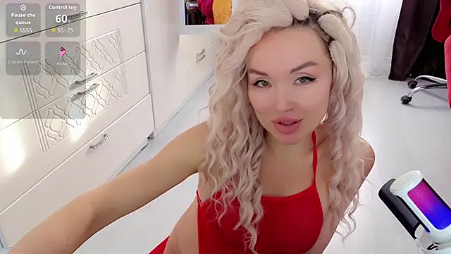 Snapshot of WhiteBunny chatting on 01.14.26 WhiteBunny online show from 01.14.26