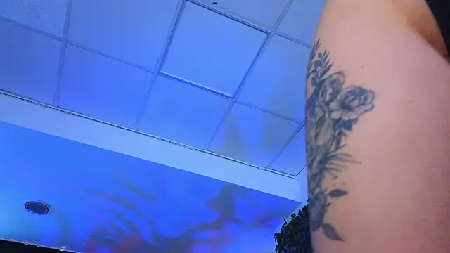 Snapshot of HotSkinnyX chatting on 01.23.25 HotSkinnyX online show from 01.23.25