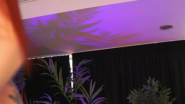 Snapshot of HotSkinnyX chatting on 02.17.25 HotSkinnyX online show from 02.17.25