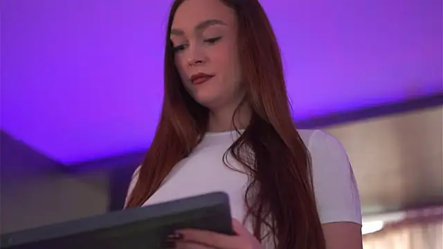 Snapshot of HotSkinnyX chatting on 09.20.25 HotSkinnyX online show from 09.20.25