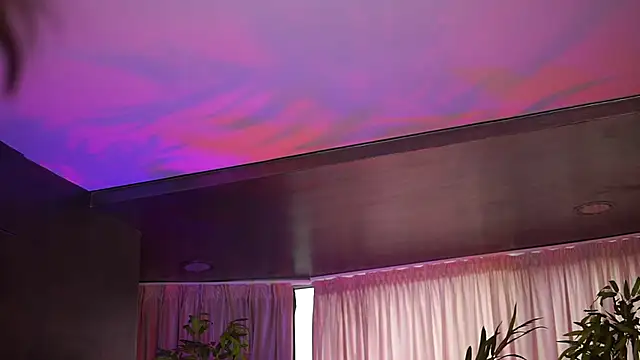 Snapshot of HotSkinnyX chatting on 11.30.25 HotSkinnyX online show from 11.30.25