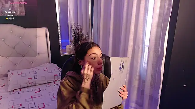 Snapshot of LiaVillalobos chatting on 10.23.25 LiaVillalobos online show from 10.23.25