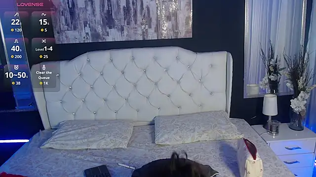 Snapshot of LiaVillalobos chatting on 11.08.25 LiaVillalobos online show from 11.08.25