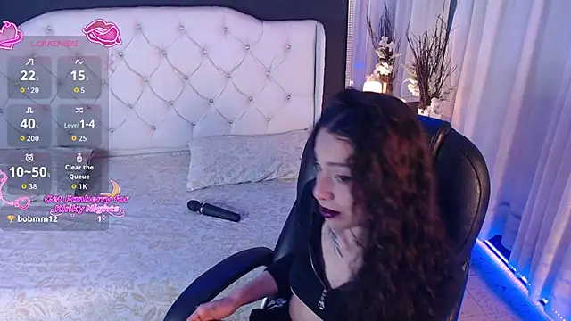 Snapshot of LiaVillalobos chatting on 11.27.25 LiaVillalobos online show from 11.27.25