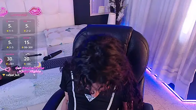 Snapshot of LiaVillalobos chatting on 12.13.25 LiaVillalobos online show from 12.13.25