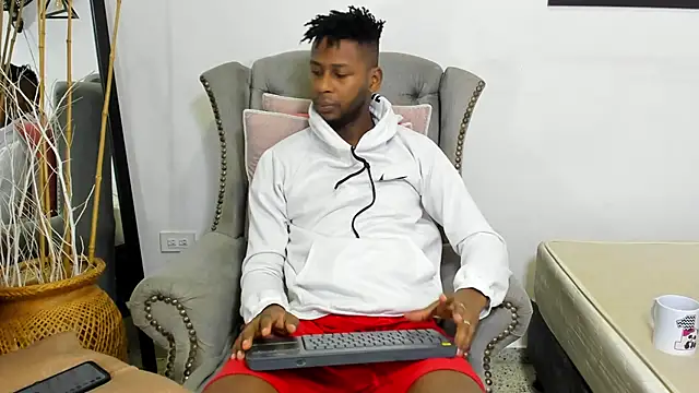 Snapshot of santhi_lee chatting on 03.07.25 santhi lee online show from 03.07.25