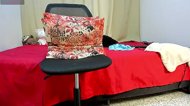 Snapshot of santhi_lee chatting on 02.15.26 santhi lee online show from 02.15.26