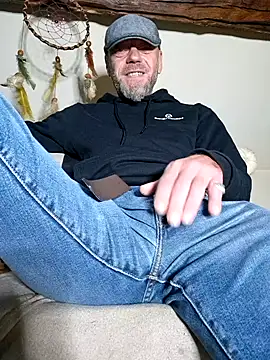 Snapshot of eddouxxx78 chatting on 10.05.25 eddouxxx78 online show from 10.05.25