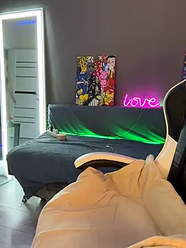 Snapshot of julia_fly chatting on 10.06.25 julia fly online show from 10.06.25