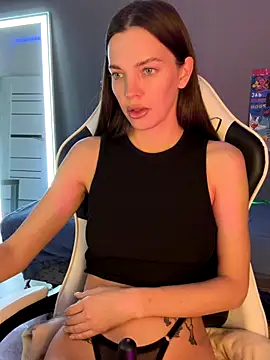 Snapshot of julia_fly chatting on 10.19.25 julia fly online show from 10.19.25