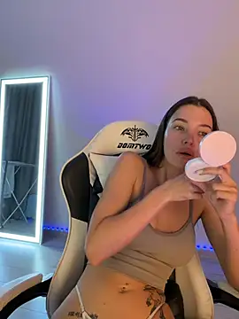 julia fly online show from 06.02.26